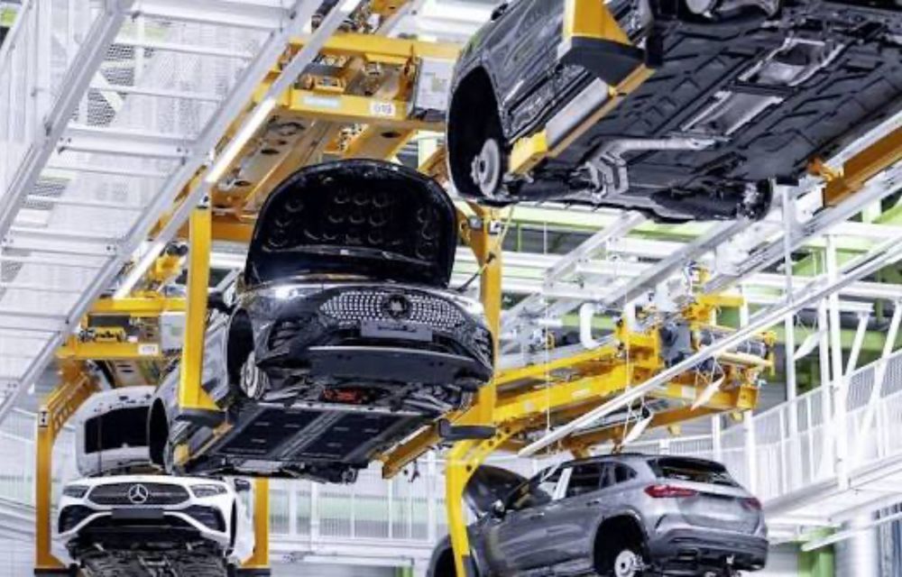 Mercedes-Benz intenționează să reducă cu 800 de milioane de euro costurile - Poza 2 Mercedes-Benz intenționează să reducă cu 800 de milioane de euro costurile - Poza 2