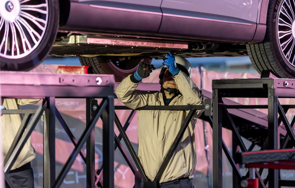 REPORTAJ: Chery Safety Challenge a ajuns în România. Bateria lui Tiggo 9, scufundată 24 de ore în apă sărată - Poza 31 REPORTAJ: Chery Safety Challenge a ajuns în România. Bateria lui Tiggo 9, scufundată 24 de ore în apă sărată - Poza 31