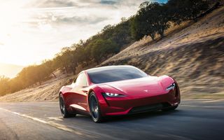 Tesla amână din nou lansarea noului Roadster