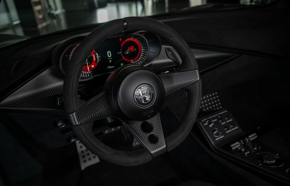 Alfa Romeo 33 Stradale Perla Nera: exemplar unicat vopsit în negru - Poza 22 Alfa Romeo 33 Stradale Perla Nera: exemplar unicat vopsit în negru - Poza 22