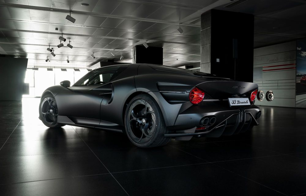 Alfa Romeo 33 Stradale Perla Nera: exemplar unicat vopsit în negru - Poza 11 Alfa Romeo 33 Stradale Perla Nera: exemplar unicat vopsit în negru - Poza 11