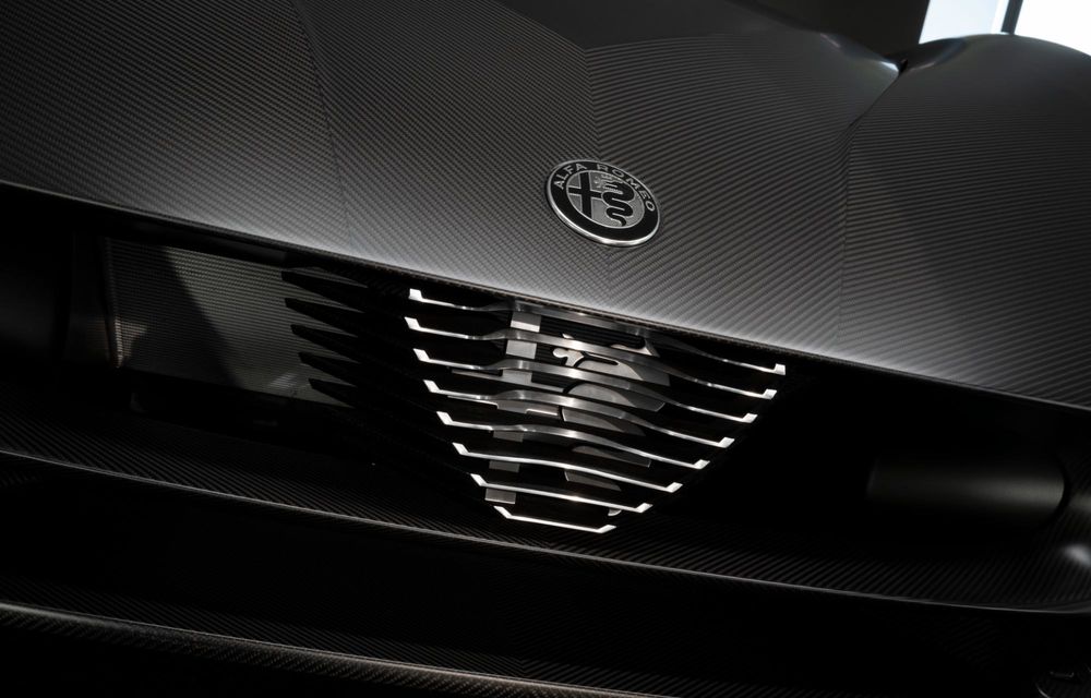 Alfa Romeo 33 Stradale Perla Nera: exemplar unicat vopsit în negru - Poza 13 Alfa Romeo 33 Stradale Perla Nera: exemplar unicat vopsit în negru - Poza 13