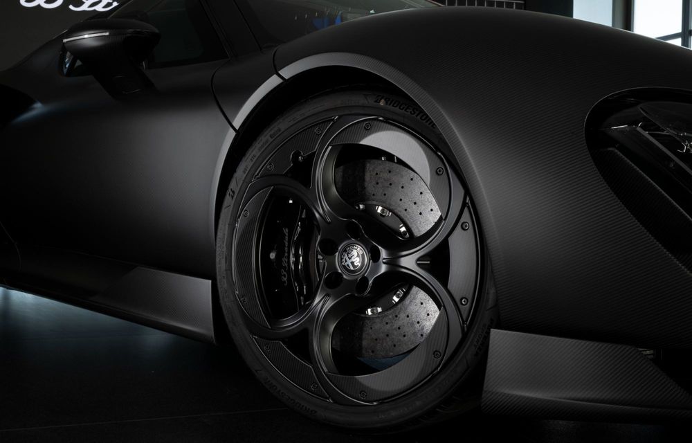 Alfa Romeo 33 Stradale Perla Nera: exemplar unicat vopsit în negru - Poza 14 Alfa Romeo 33 Stradale Perla Nera: exemplar unicat vopsit în negru - Poza 14