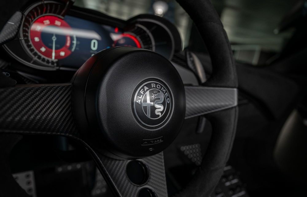 Alfa Romeo 33 Stradale Perla Nera: exemplar unicat vopsit în negru - Poza 20 Alfa Romeo 33 Stradale Perla Nera: exemplar unicat vopsit în negru - Poza 20