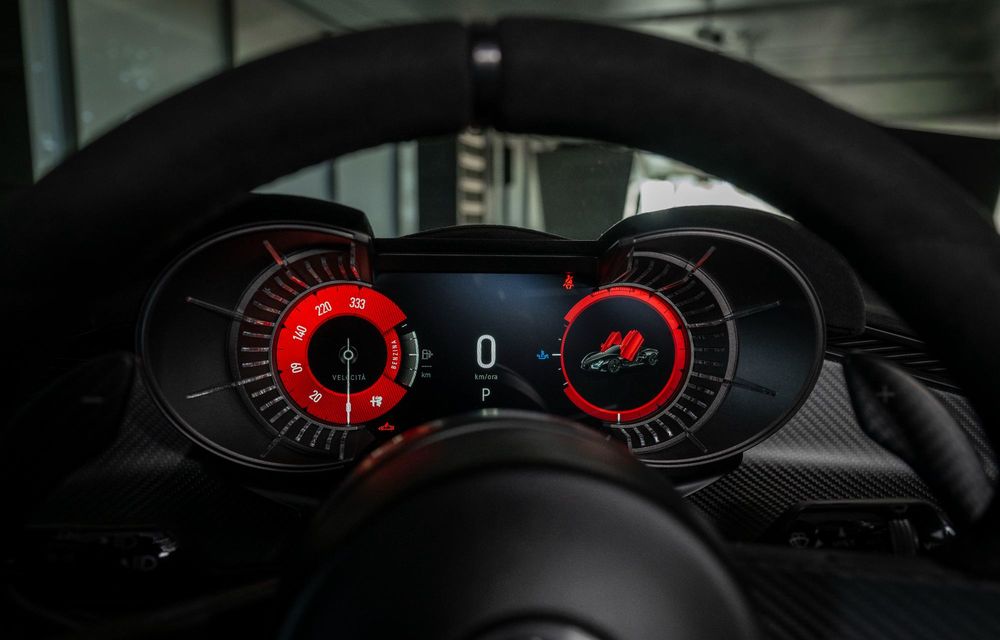 Alfa Romeo 33 Stradale Perla Nera: exemplar unicat vopsit în negru - Poza 21 Alfa Romeo 33 Stradale Perla Nera: exemplar unicat vopsit în negru - Poza 21