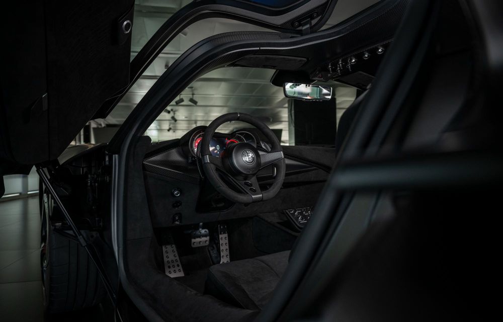 Alfa Romeo 33 Stradale Perla Nera: exemplar unicat vopsit în negru - Poza 23 Alfa Romeo 33 Stradale Perla Nera: exemplar unicat vopsit în negru - Poza 23