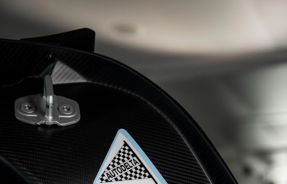 Alfa Romeo 33 Stradale Perla Nera: exemplar unicat vopsit în negru - Poza 27 Alfa Romeo 33 Stradale Perla Nera: exemplar unicat vopsit în negru - Poza 27
