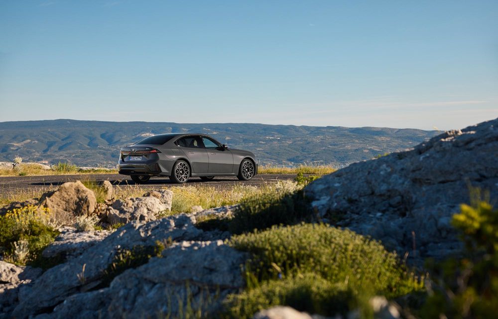 Noul BMW Seria 3 cu motoare termice este aici: până la 443 de cai putere - Poza 109
