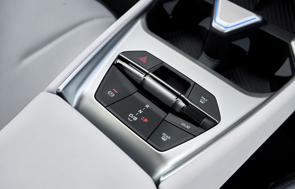 Noul BMW Seria 3 cu motoare termice este aici: până la 443 de cai putere - Poza 127