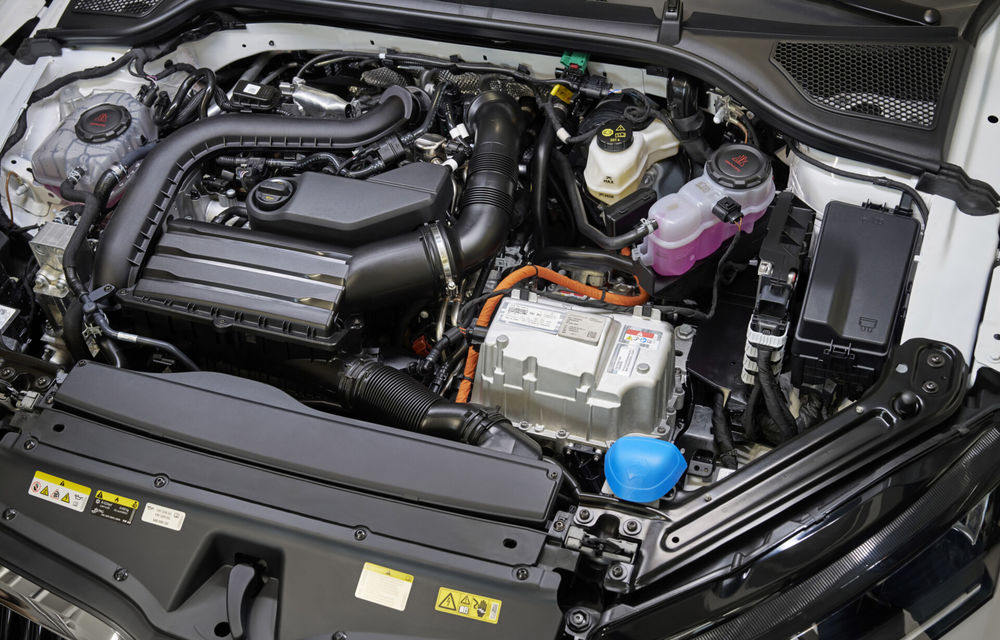 Premieră pentru Skoda. Octavia primește o motorizare full-hybrid - Poza 3 Premieră pentru Skoda. Octavia primește o motorizare full-hybrid - Poza 3