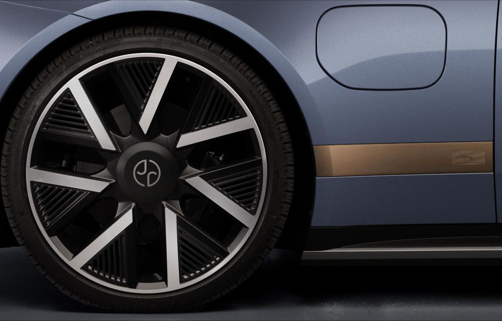 Jaguar prezintă noul Type 01: trei motoare electrice, 1.030 CP și 720 km autonomie - Poza 10 Jaguar prezintă noul Type 01: trei motoare electrice, 1.030 CP și 720 km autonomie - Poza 10