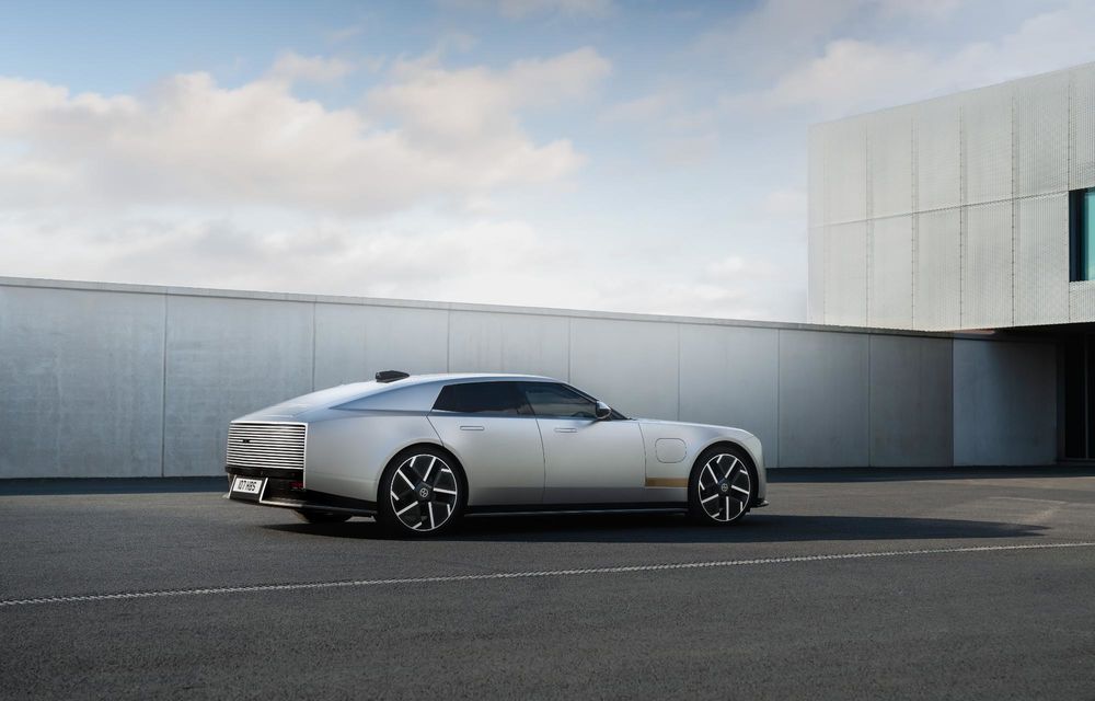Jaguar prezintă noul Type 01: trei motoare electrice, 1.030 CP și 720 km autonomie - Poza 13 Jaguar prezintă noul Type 01: trei motoare electrice, 1.030 CP și 720 km autonomie - Poza 13