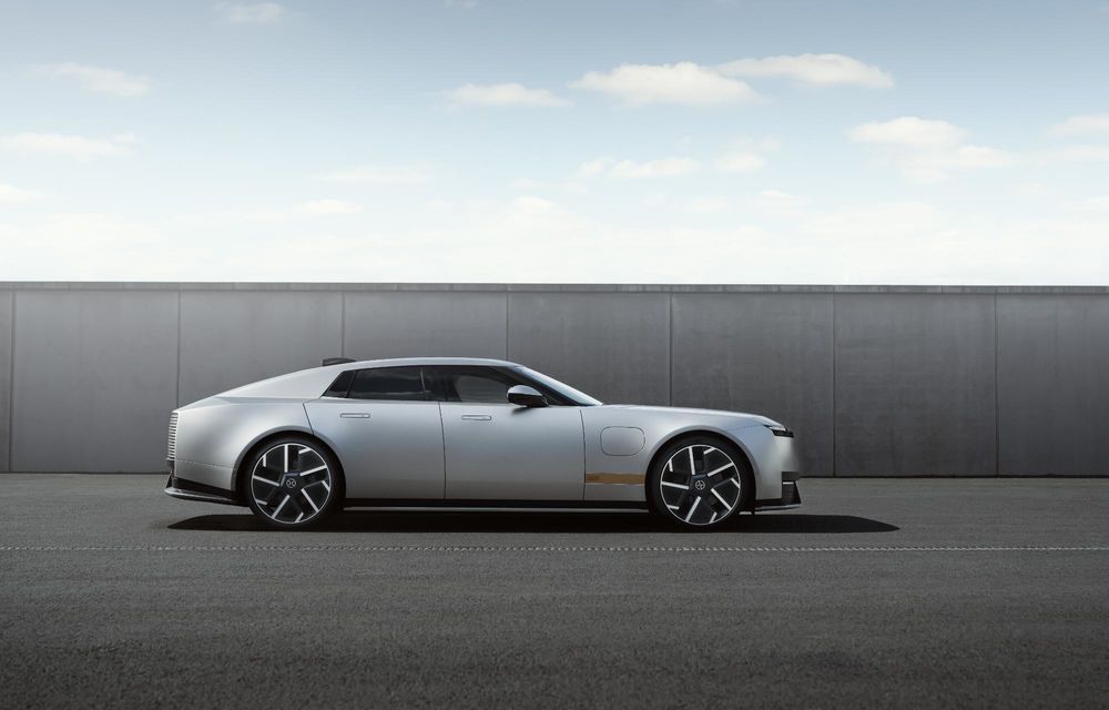 Jaguar prezintă noul Type 01: trei motoare electrice, 1.030 CP și 720 km autonomie - Poza 14 Jaguar prezintă noul Type 01: trei motoare electrice, 1.030 CP și 720 km autonomie - Poza 14