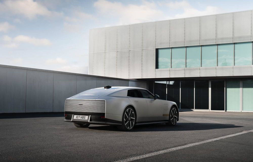 Jaguar prezintă noul Type 01: trei motoare electrice, 1.030 CP și 720 km autonomie - Poza 17 Jaguar prezintă noul Type 01: trei motoare electrice, 1.030 CP și 720 km autonomie - Poza 17
