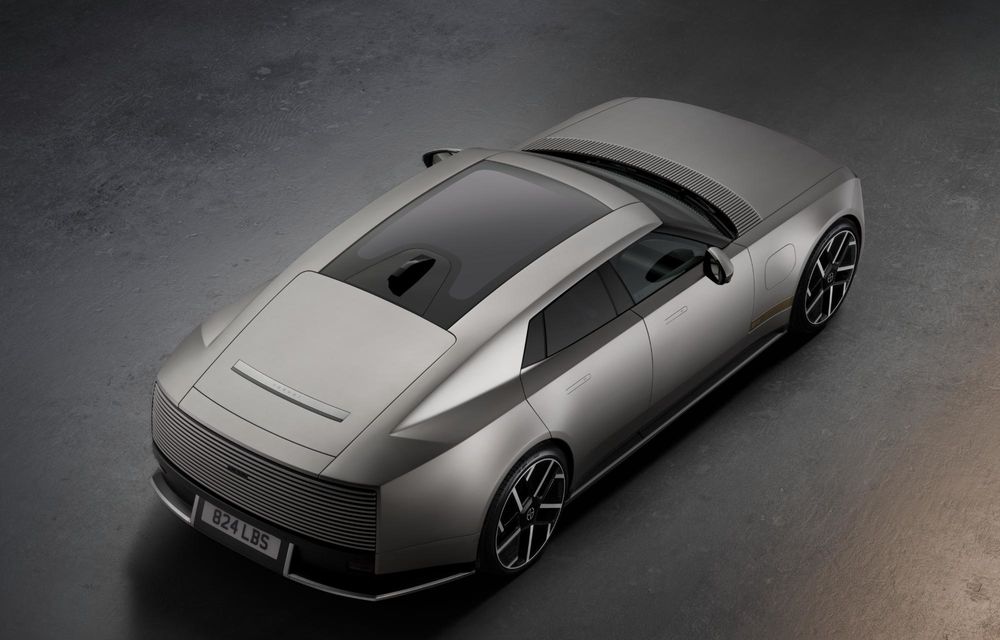 Jaguar prezintă noul Type 01: trei motoare electrice, 1.030 CP și 720 km autonomie - Poza 20 Jaguar prezintă noul Type 01: trei motoare electrice, 1.030 CP și 720 km autonomie - Poza 20