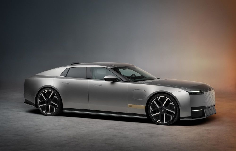 Jaguar prezintă noul Type 01: trei motoare electrice, 1.030 CP și 720 km autonomie - Poza 23 Jaguar prezintă noul Type 01: trei motoare electrice, 1.030 CP și 720 km autonomie - Poza 23