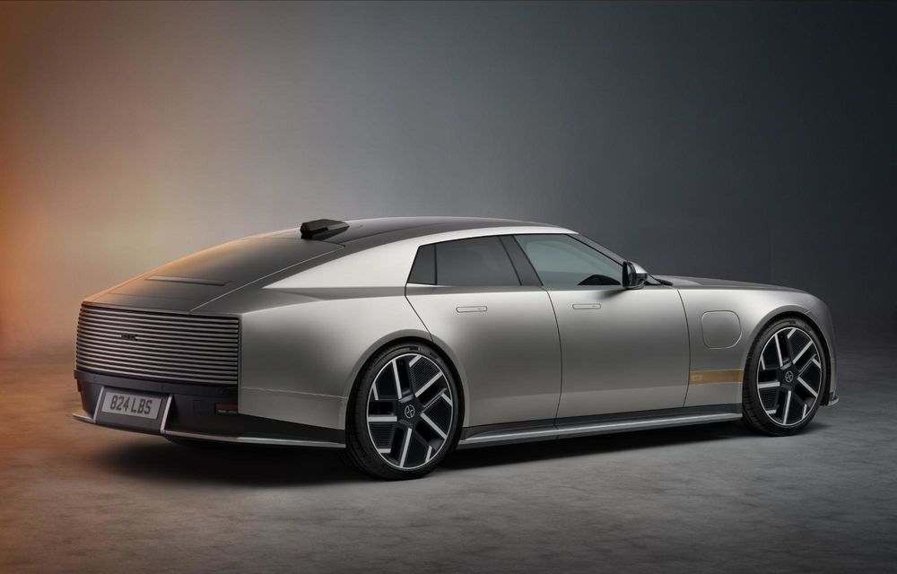 Jaguar prezintă noul Type 01: trei motoare electrice, 1.030 CP și 720 km autonomie - Poza 29 Jaguar prezintă noul Type 01: trei motoare electrice, 1.030 CP și 720 km autonomie - Poza 29