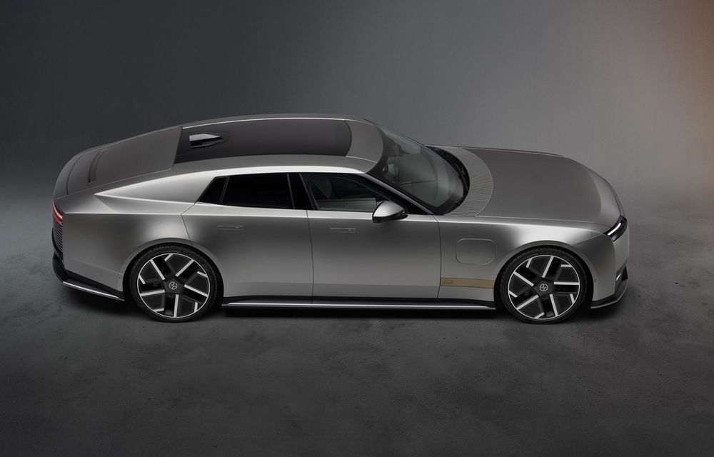 Jaguar prezintă noul Type 01: trei motoare electrice, 1.030 CP și 720 km autonomie - Poza 33 Jaguar prezintă noul Type 01: trei motoare electrice, 1.030 CP și 720 km autonomie - Poza 33