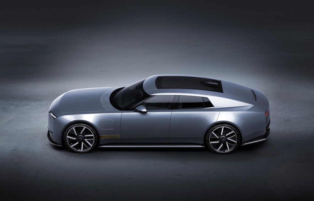 Jaguar prezintă noul Type 01: trei motoare electrice, 1.030 CP și 720 km autonomie - Poza 5 Jaguar prezintă noul Type 01: trei motoare electrice, 1.030 CP și 720 km autonomie - Poza 5