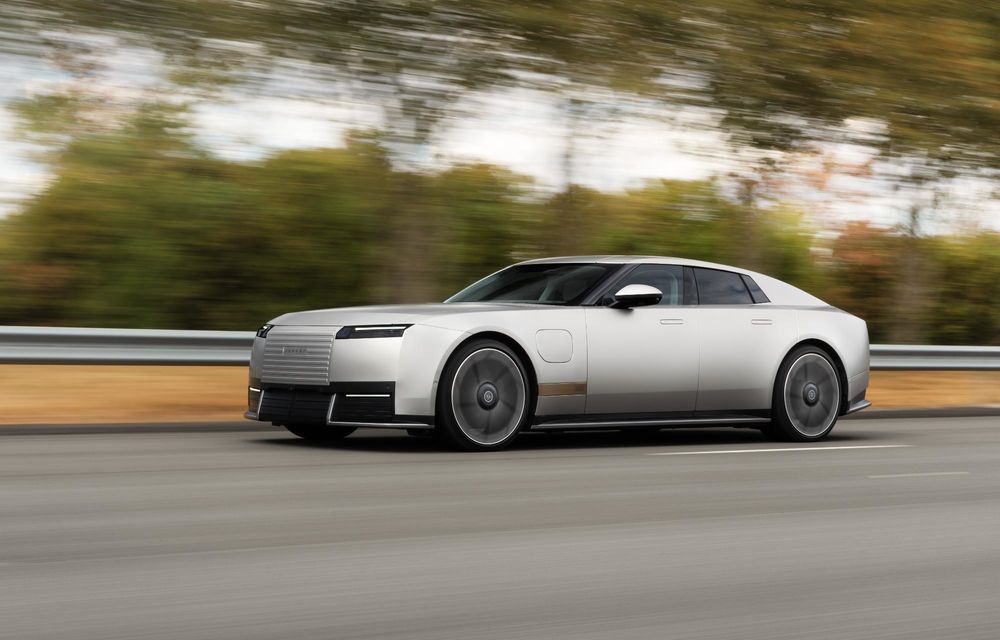 Jaguar prezintă noul Type 01: trei motoare electrice, 1.030 CP și 720 km autonomie - Poza 16 Jaguar prezintă noul Type 01: trei motoare electrice, 1.030 CP și 720 km autonomie - Poza 16