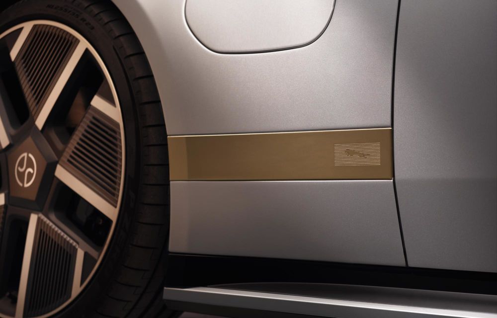 Jaguar prezintă noul Type 01: trei motoare electrice, 1.030 CP și 720 km autonomie - Poza 30 Jaguar prezintă noul Type 01: trei motoare electrice, 1.030 CP și 720 km autonomie - Poza 30