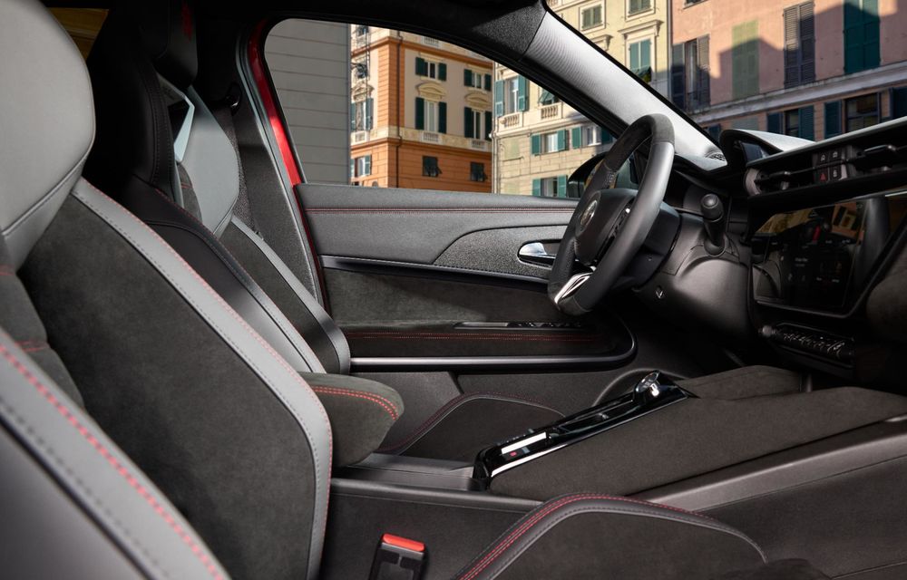 Îmbunătățiri pentru gama Alfa Romeo: interior de calitate superioară pentru Junior - Poza 4