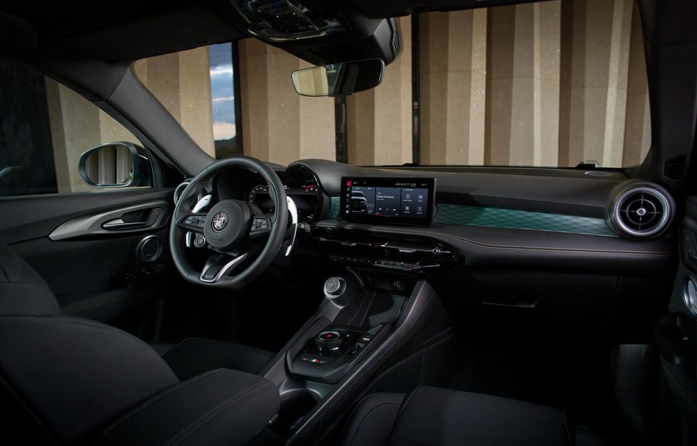 Îmbunătățiri pentru gama Alfa Romeo: interior de calitate superioară pentru Junior - Poza 14