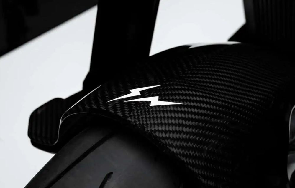 Brabus lansează o motocicletă electrică în ediție limitată: doar 10 exemplare - Poza 9 Brabus lansează o motocicletă electrică în ediție limitată: doar 10 exemplare - Poza 9