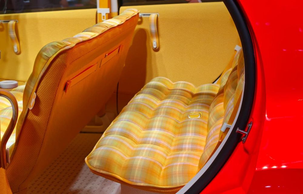 LIVE de la Paris: Citroen 2CV renaște sub formă de concept electric. Model de serie din 2028 - Poza 73 LIVE de la Paris: Citroen 2CV renaște sub formă de concept electric. Model de serie din 2028 - Poza 73