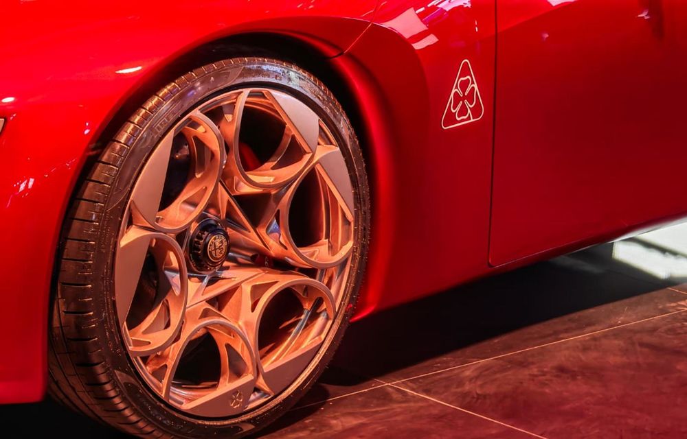 LIVE de la Paris: Noul Alfa Romeo Cuorerosso: concept al unei berline cu motor V6 hibrid - Poza 53 LIVE de la Paris: Noul Alfa Romeo Cuorerosso: concept al unei berline cu motor V6 hibrid - Poza 53