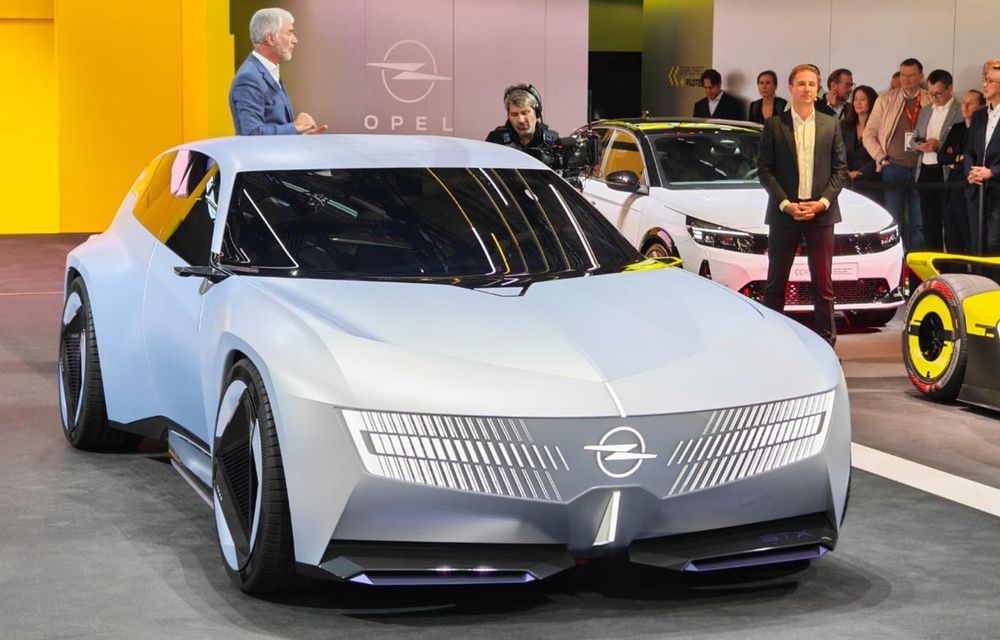 LIVE de la Paris: Opel STX, concept care anunță cum vor arăta viitoarele break-uri ale mărcii - Poza 1 LIVE de la Paris: Opel STX, concept care anunță cum vor arăta viitoarele break-uri ale mărcii - Poza 1