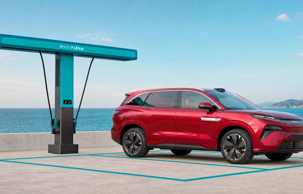 BYD Atto 8, noul etalon al mărcii în Europa: încărcare în doar 9 minute - Poza 3 BYD Atto 8, noul etalon al mărcii în Europa: încărcare în doar 9 minute - Poza 3