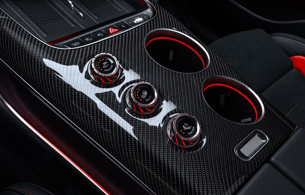Noul Mercedes-AMG GT SUV este aici: 3 motoare electrice de 1169 CP - Poza 21 Noul Mercedes-AMG GT SUV este aici: 3 motoare electrice de 1169 CP - Poza 21