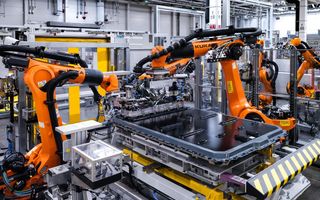 BMW demarează producția noii generații de baterii în China BMW demarează producția noii generații de baterii în China
