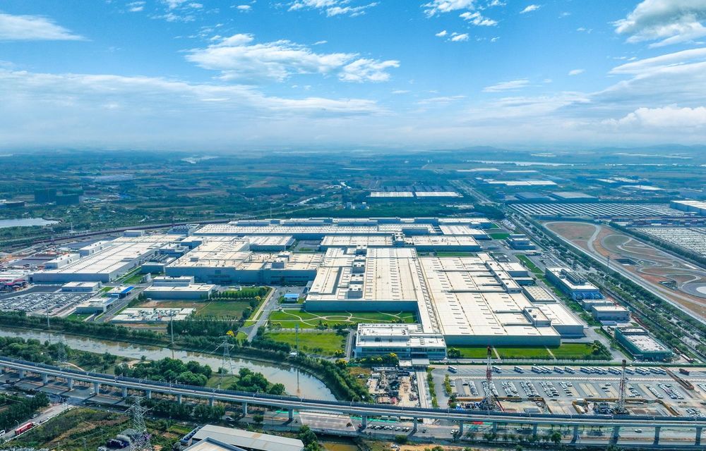 BMW demarează producția noii generații de baterii în China - Poza 2 BMW demarează producția noii generații de baterii în China - Poza 2