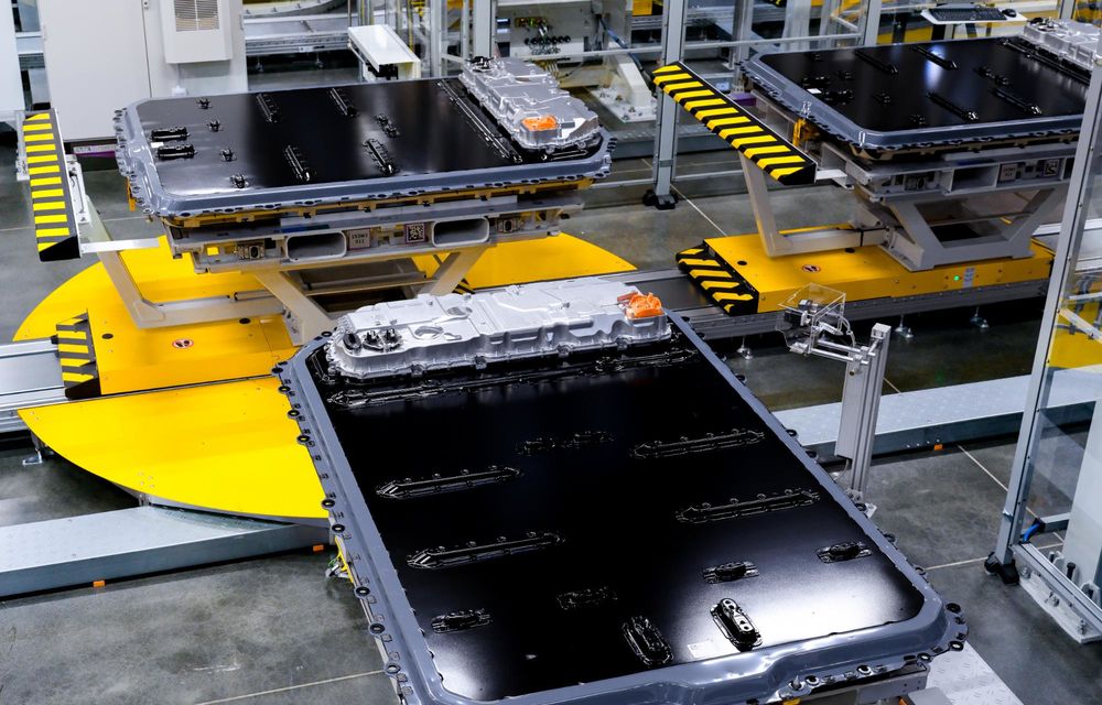 BMW demarează producția noii generații de baterii în China - Poza 3 BMW demarează producția noii generații de baterii în China - Poza 3
