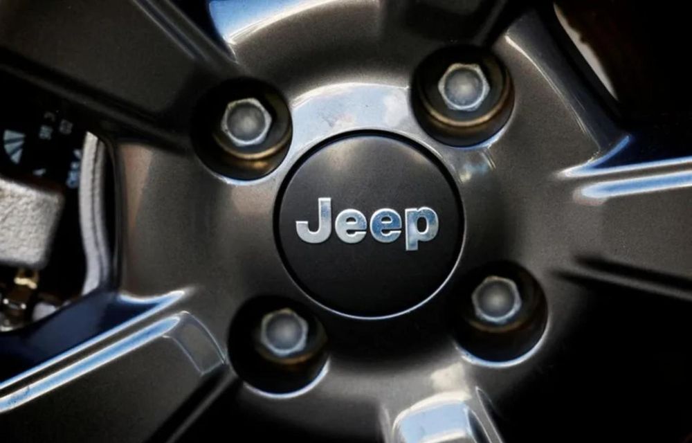 Jeep recheamă în service peste un milion de mașini din cauza unui risc de incendiu - Poza 1 Jeep recheamă în service peste un milion de mașini din cauza unui risc de incendiu - Poza 1