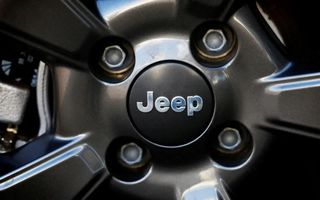 Jeep recheamă în service peste un milion de mașini din cauza unui risc de incendiu Jeep recheamă în service peste un milion de mașini din cauza unui risc de incendiu
