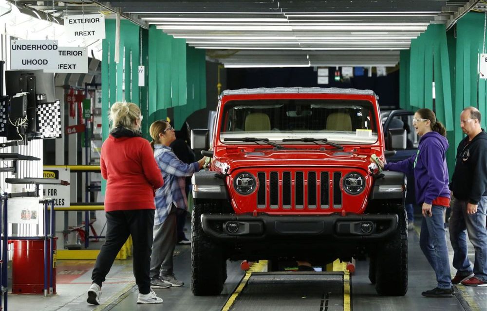 Jeep recheamă în service peste un milion de mașini din cauza unui risc de incendiu - Poza 2 Jeep recheamă în service peste un milion de mașini din cauza unui risc de incendiu - Poza 2