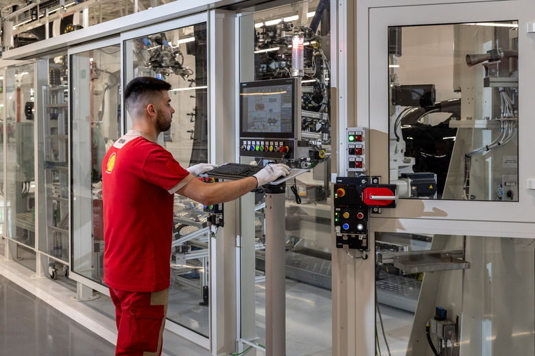 REPORTAJ din Maranello, acolo unde Ferrari este mai mult decât o mașină - Poza 13
