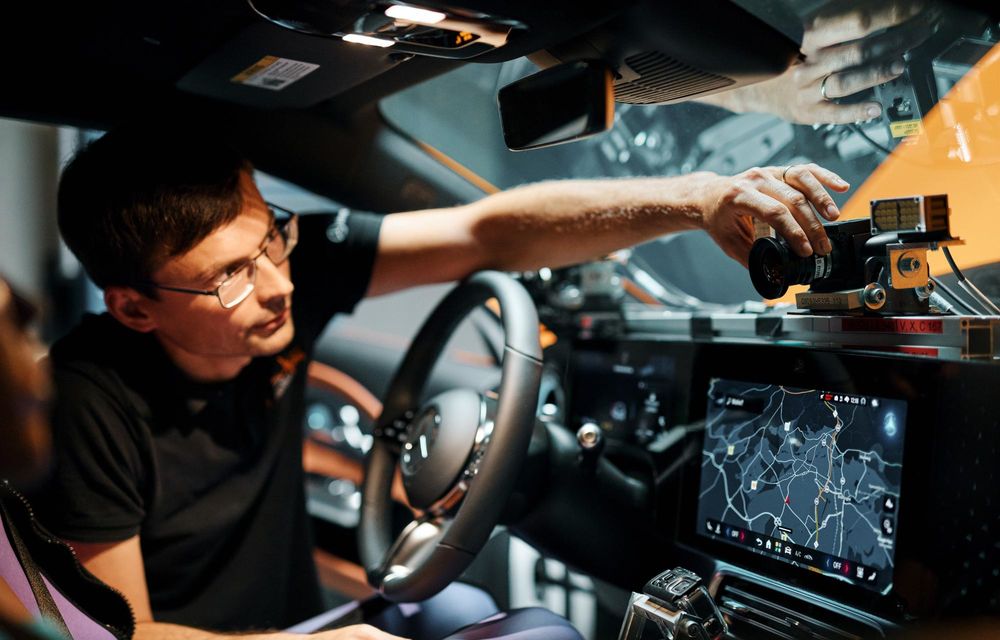Mercedes-Benz rescrie testele de siguranță: impact lateral cu două mașini la 56 km/h - Poza 8