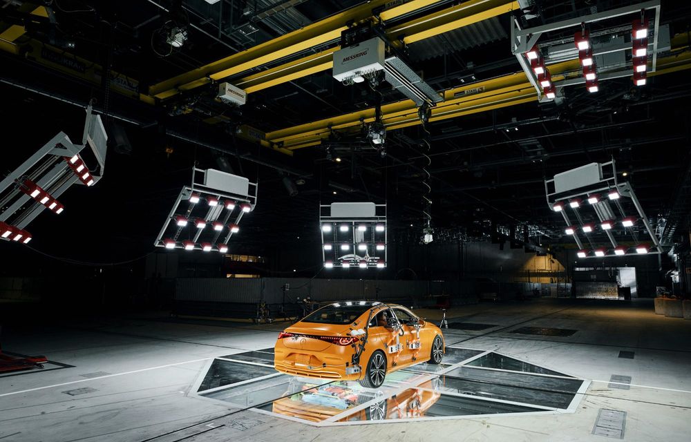 Mercedes-Benz rescrie testele de siguranță: impact lateral cu două mașini la 56 km/h - Poza 14