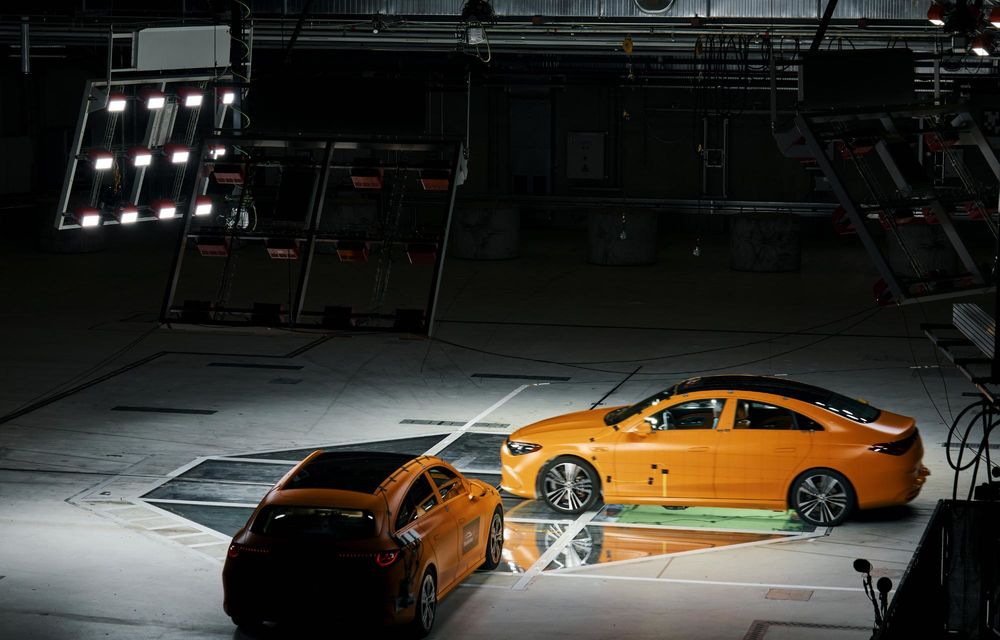 Mercedes-Benz rescrie testele de siguranță: impact lateral cu două mașini la 56 km/h - Poza 20