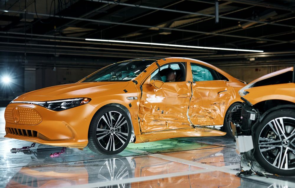 Mercedes-Benz rescrie testele de siguranță: impact lateral cu două mașini la 56 km/h - Poza 27