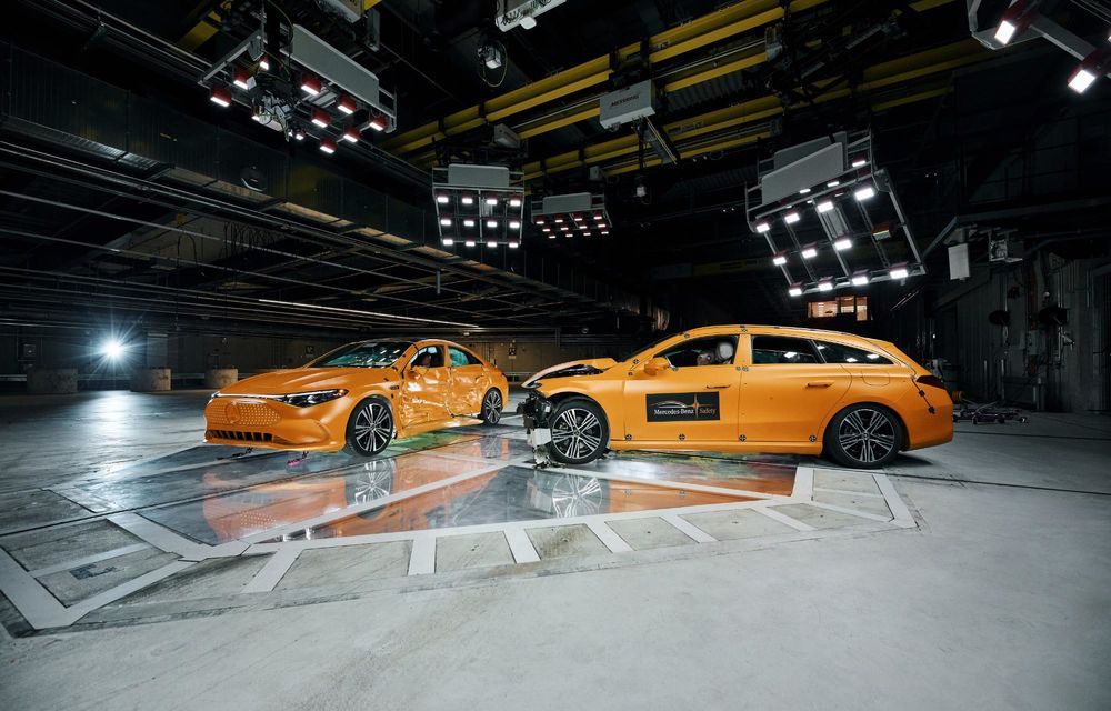Mercedes-Benz rescrie testele de siguranță: impact lateral cu două mașini la 56 km/h - Poza 28