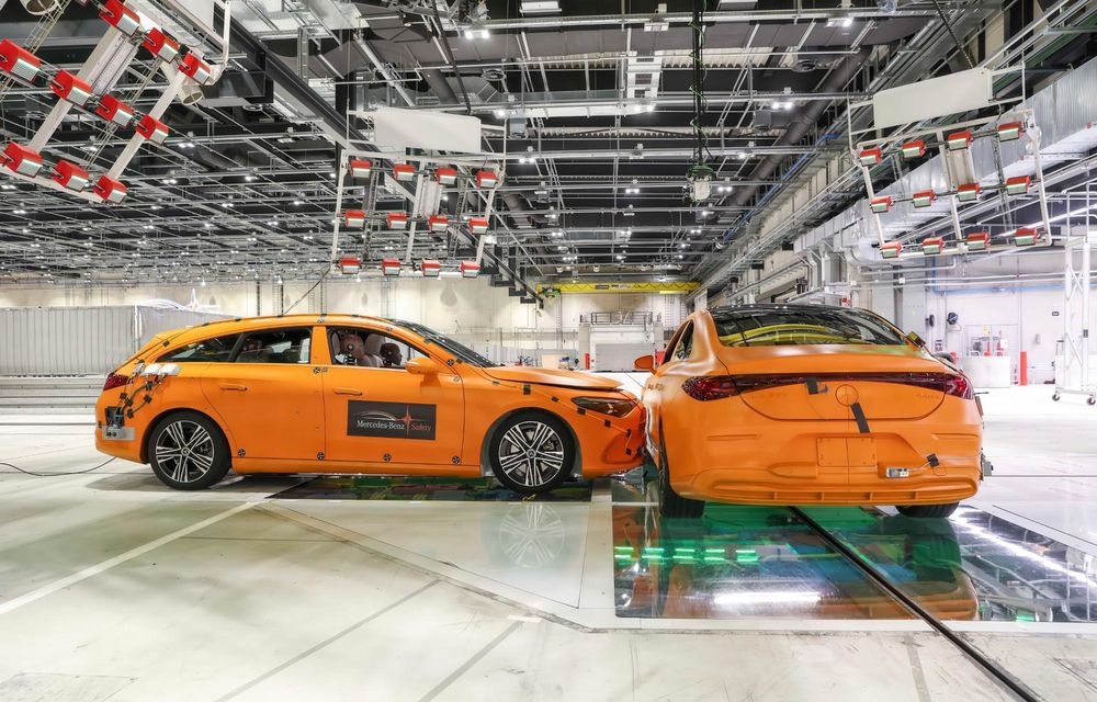 Mercedes-Benz rescrie testele de siguranță: impact lateral cu două mașini la 56 km/h - Poza 32