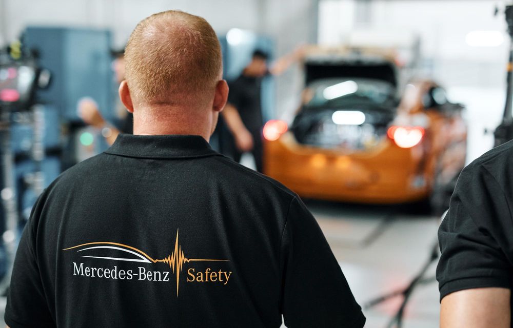 Mercedes-Benz rescrie testele de siguranță: impact lateral cu două mașini la 56 km/h - Poza 5