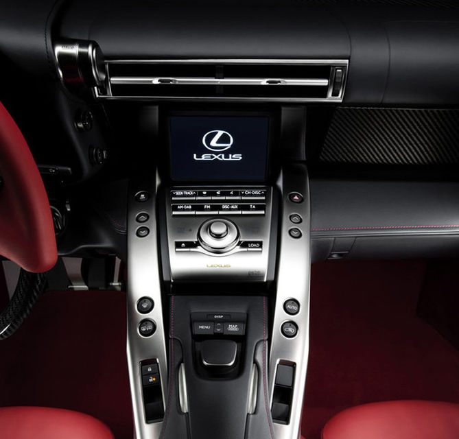 La cinci ani de la finalizarea producției, încă mai există 12 exemplare Lexus LFA nevândute - Poza 2