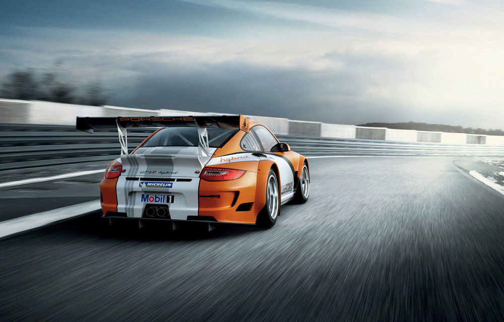 Porsche infirmă posibilitatea unor versiuni hibride ale lui 911 şi Macan - Poza 2