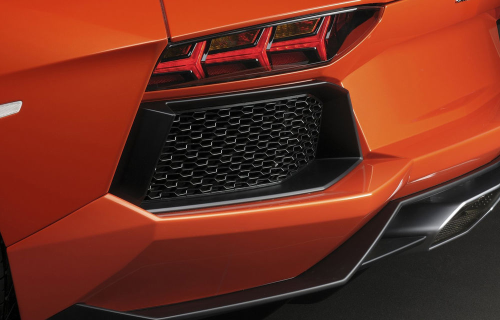 Lamborghini Aventador se &quot;înverzeşte&quot;: Start-Stop şi dezactivarea cilindrilor - Poza 2